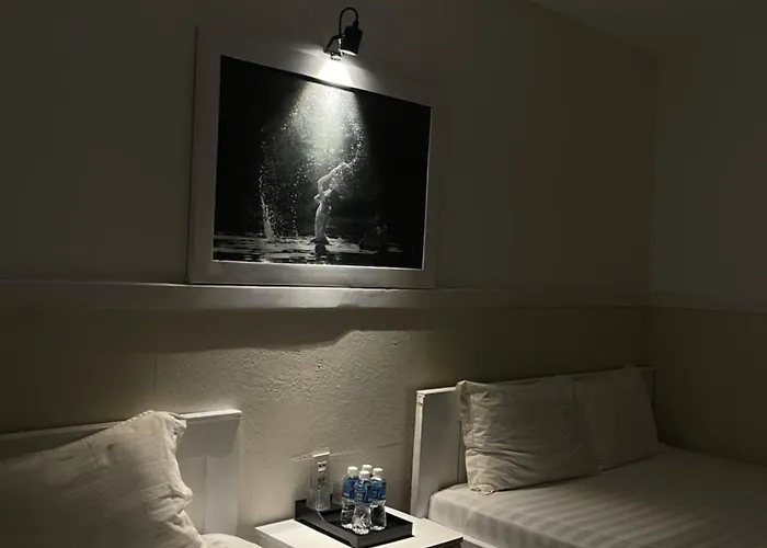 Minh Hang *
